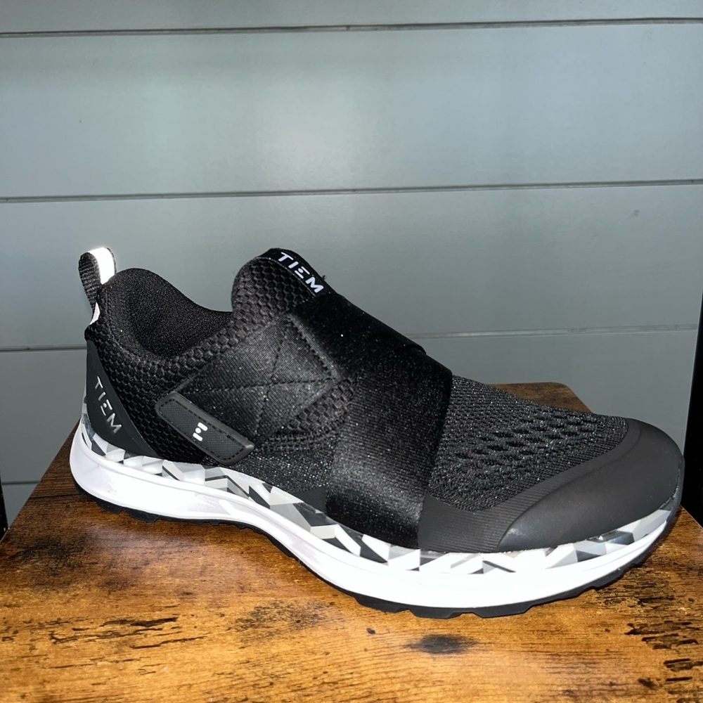 7.5 Black Geometric Tiem Slipstream